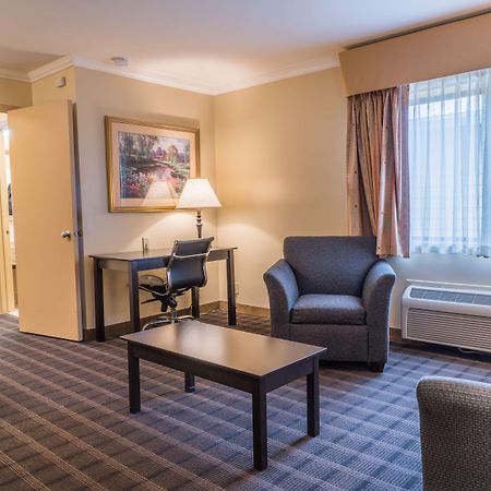 Best Western Inn & Suites Ontario Exteriör bild