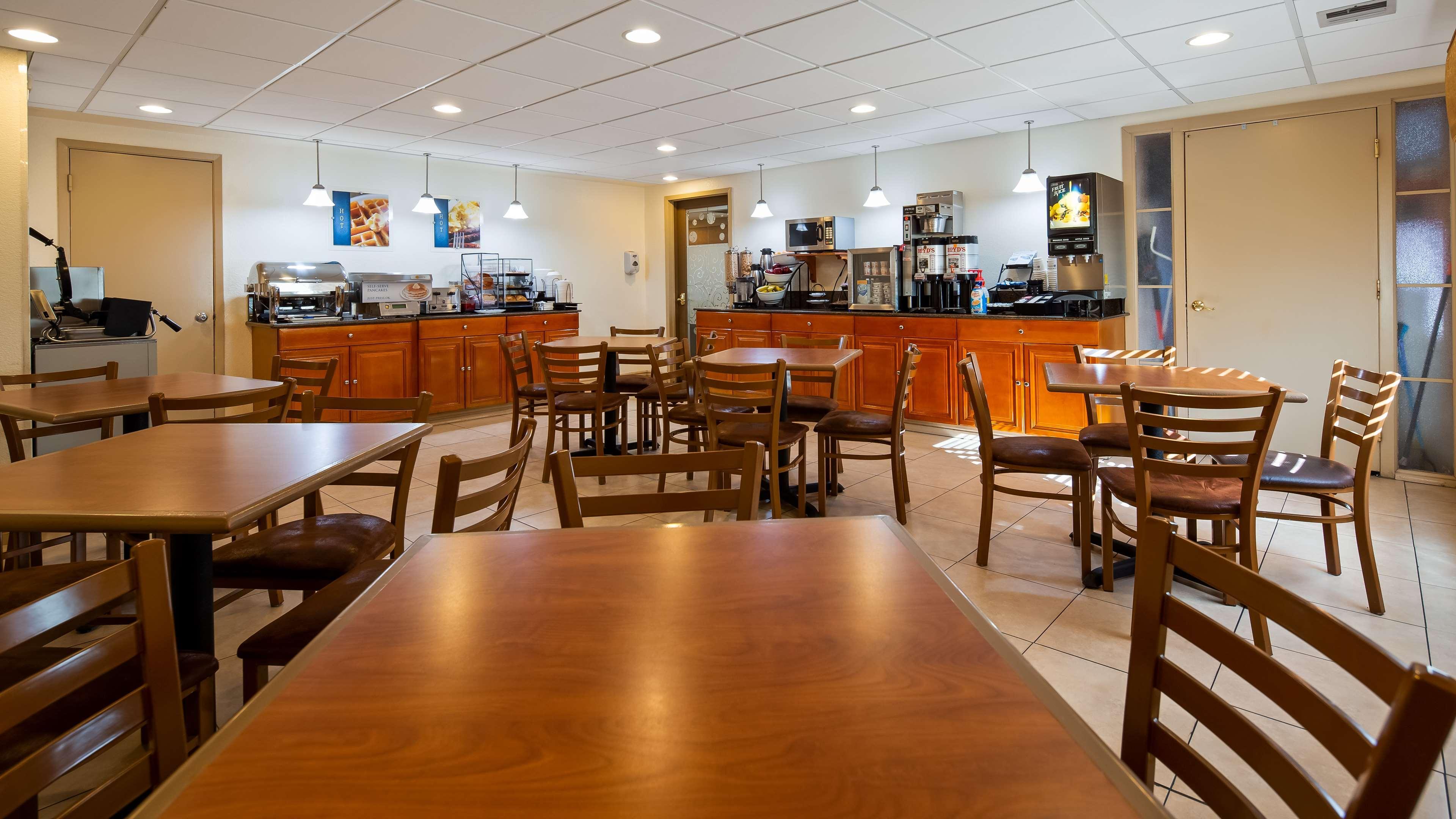 Best Western Inn & Suites Ontario Exteriör bild